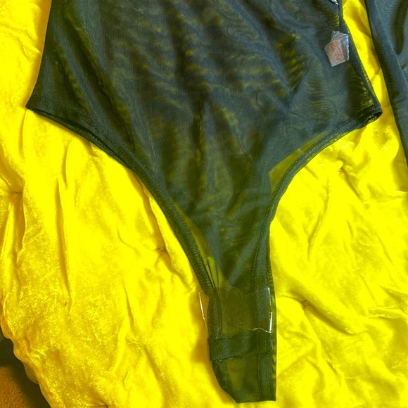 Black marble print mesh leggings and top set - Picture 2 of 7